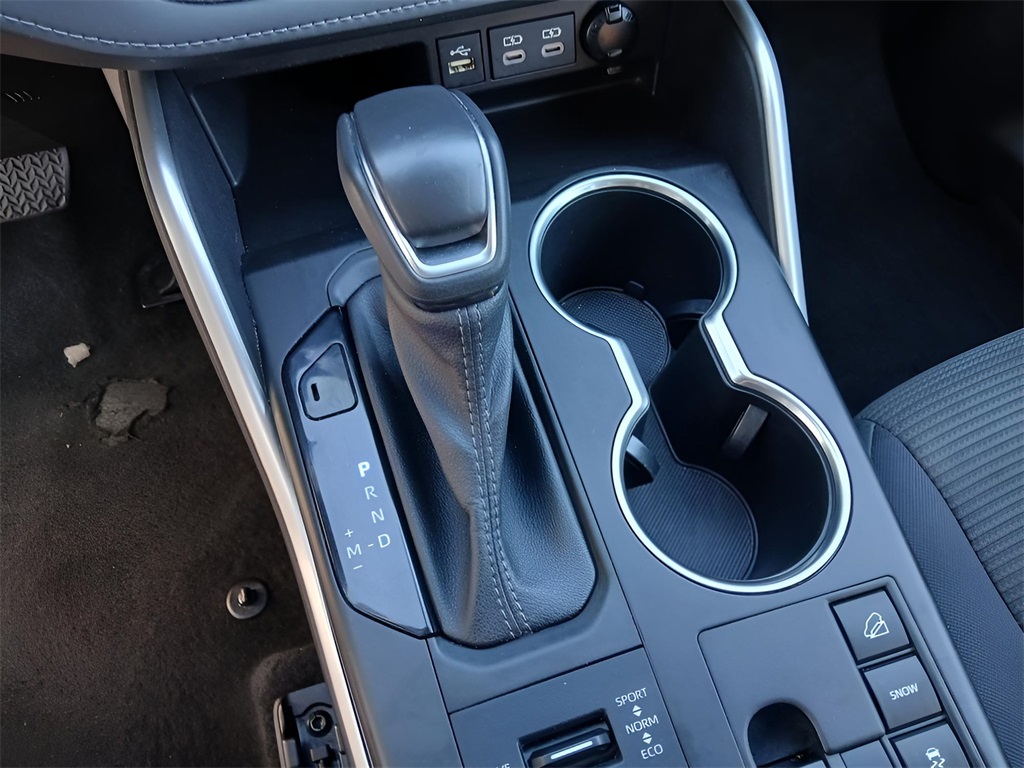 2023 Toyota Highlander LE photo 13