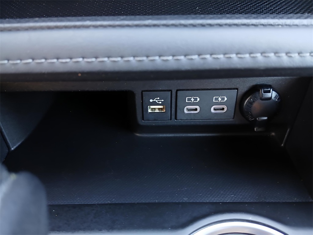 2023 Toyota Highlander LE photo 14