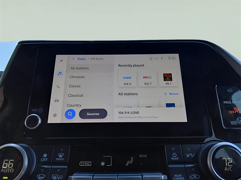 2023 Toyota Highlander LE photo 16