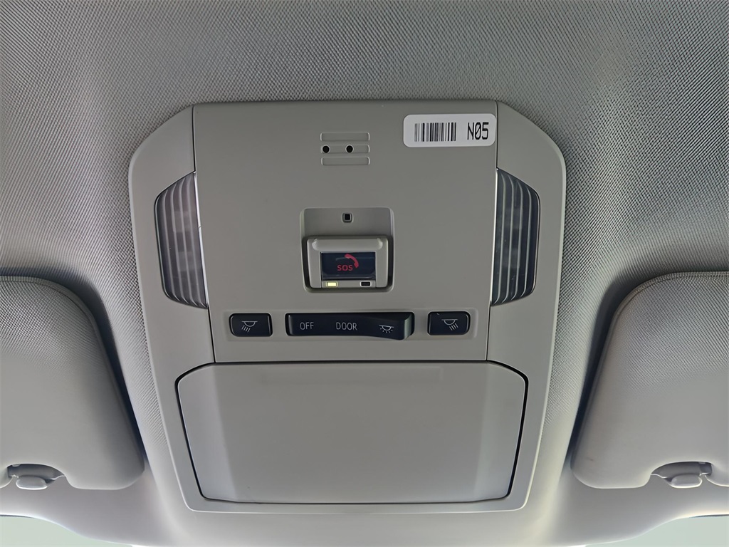 2023 Toyota Highlander LE photo 18