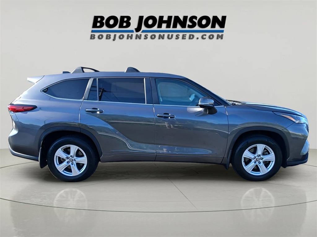 2023 Toyota Highlander LE photo 26