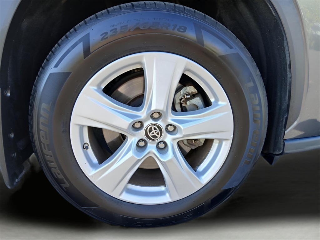 2023 Toyota Highlander LE photo 27