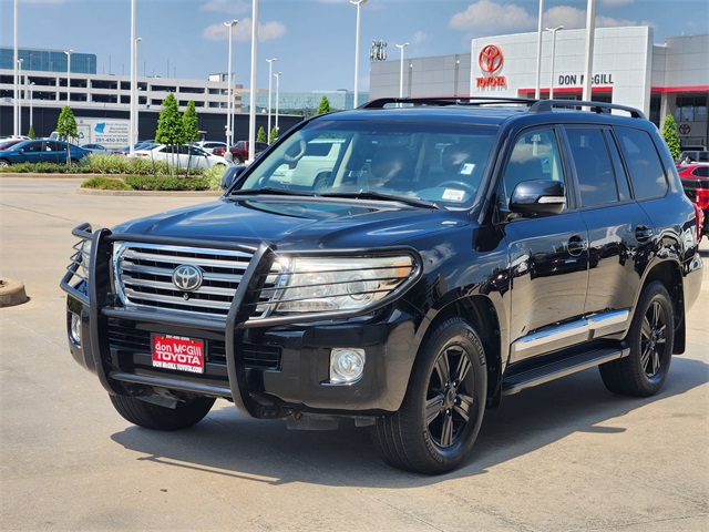 2013 Toyota Land Cruiser Base photo 2