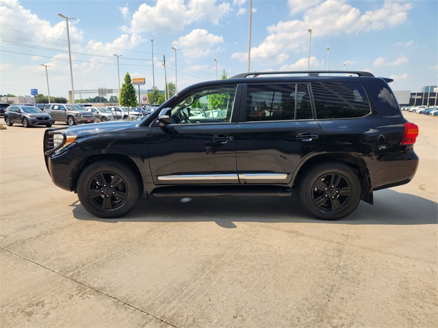 2013 Toyota Land Cruiser Base photo 3