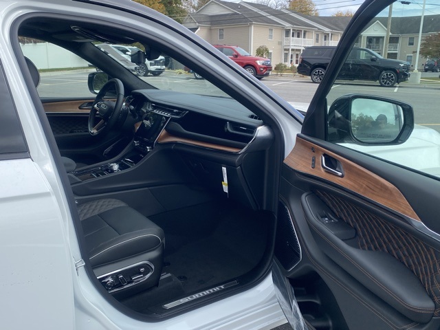 new 2025 Jeep Grand Cherokee L car, priced at $60,401