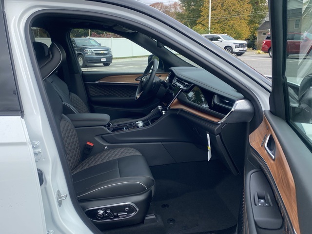 new 2025 Jeep Grand Cherokee L car, priced at $60,401