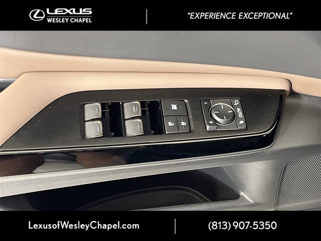 2025 Lexus ES 300h photo 14