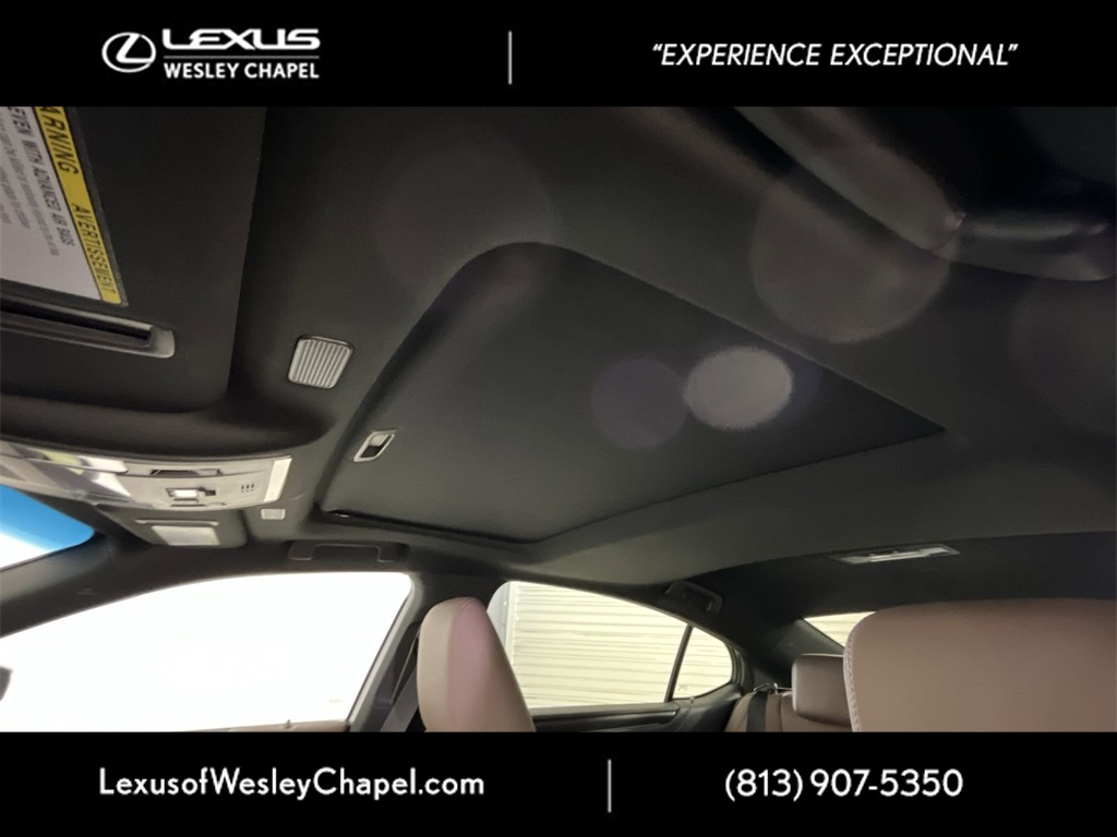 2025 Lexus ES 300h photo 17