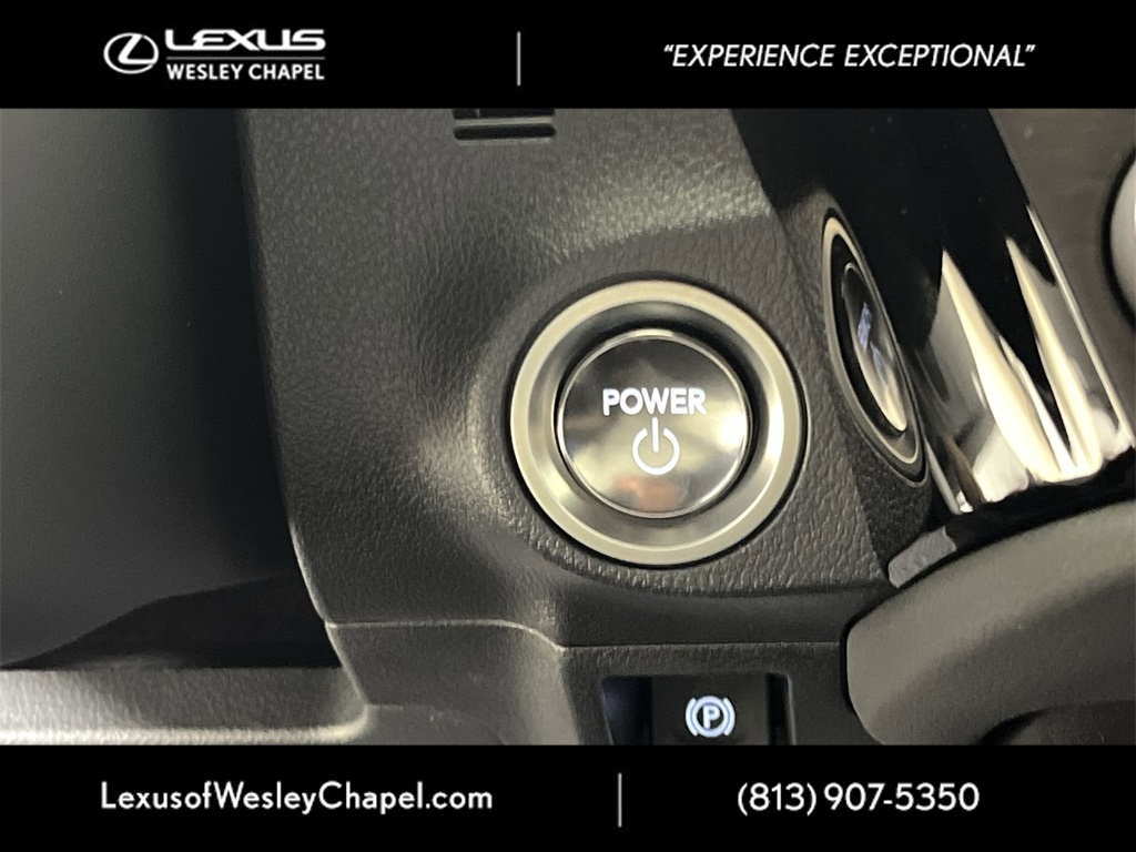 2025 Lexus ES 300h photo 25