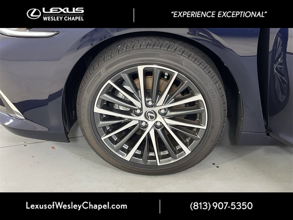 2025 Lexus ES 300h photo 27