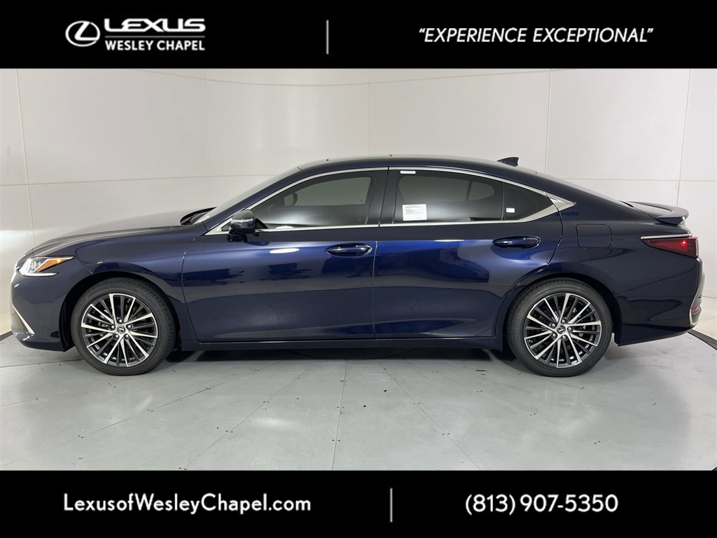 2025 Lexus ES 300h photo 5