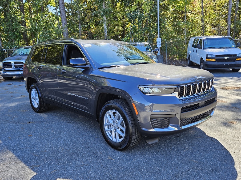 2025 Jeep Grand Cherokee L Laredo's photo