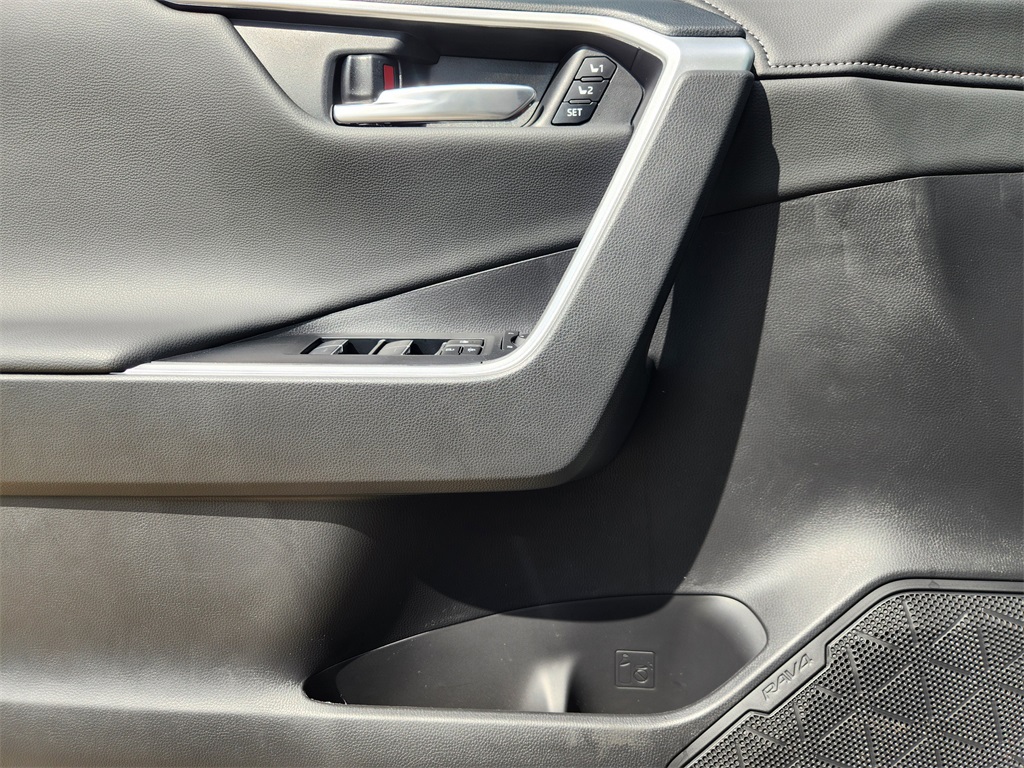2025 Toyota RAV4 Limited photo 12
