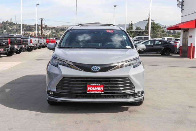 used 2024 Toyota Sienna car, priced at $49,592