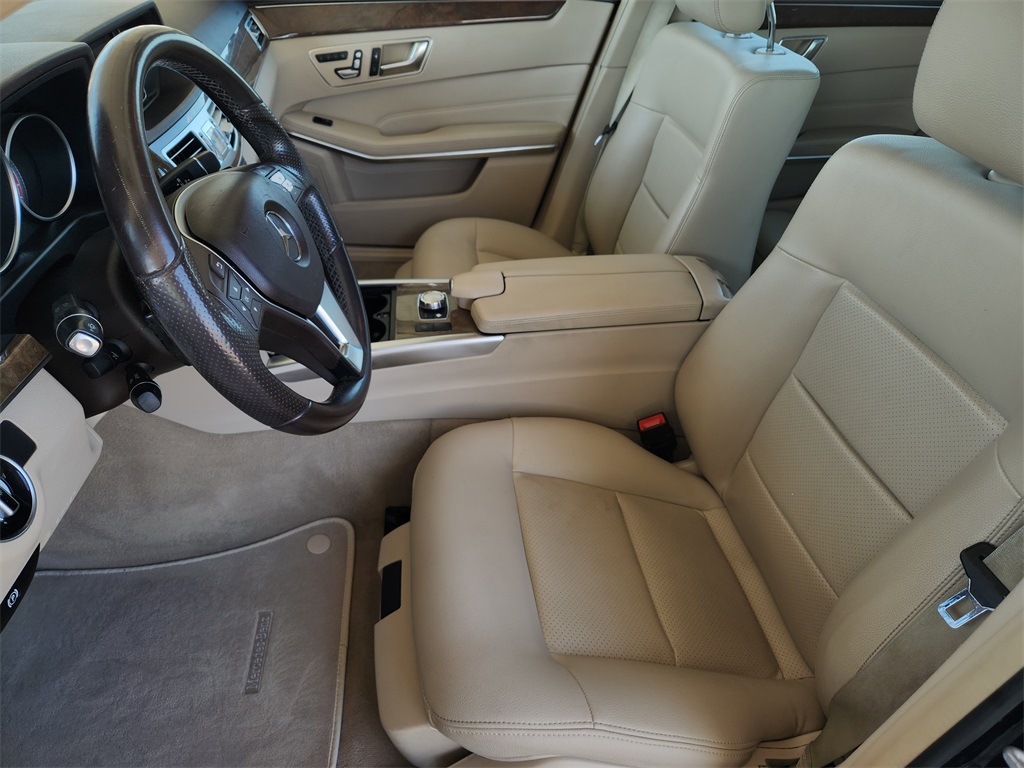 2015 Mercedes Benz E 250 BlueTEC photo 11