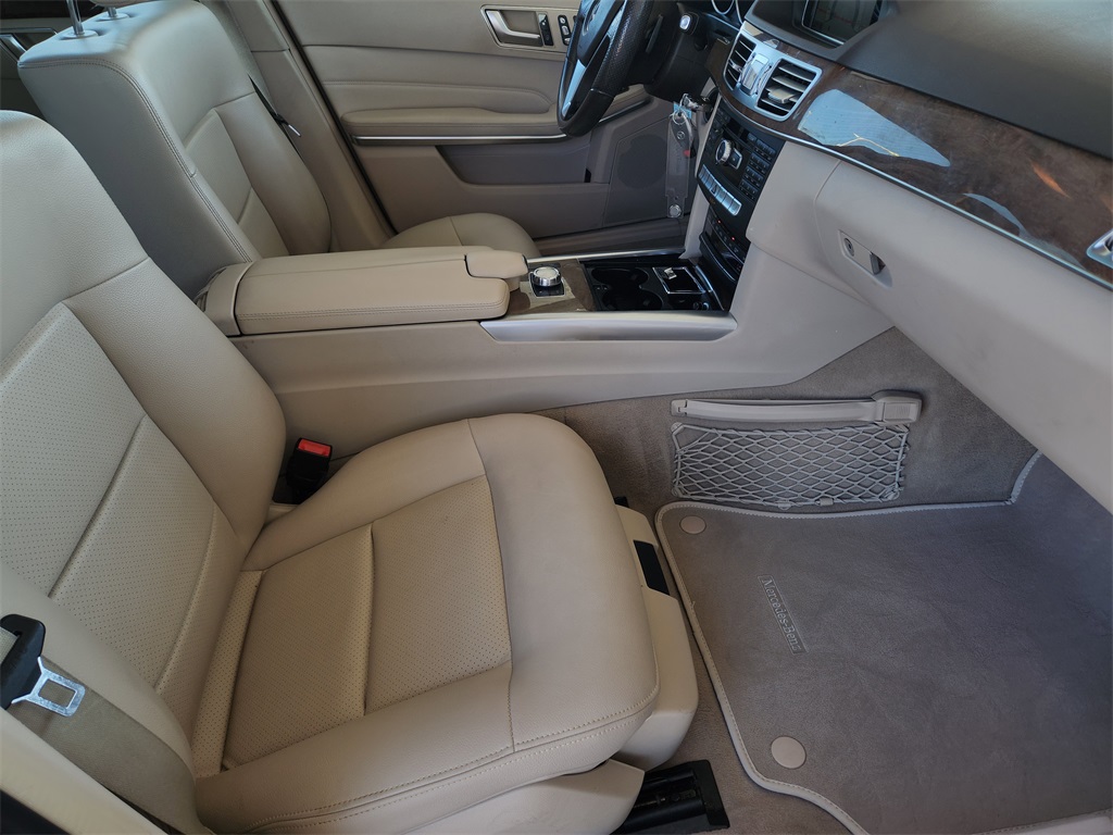 2015 Mercedes Benz E 250 BlueTEC photo 12