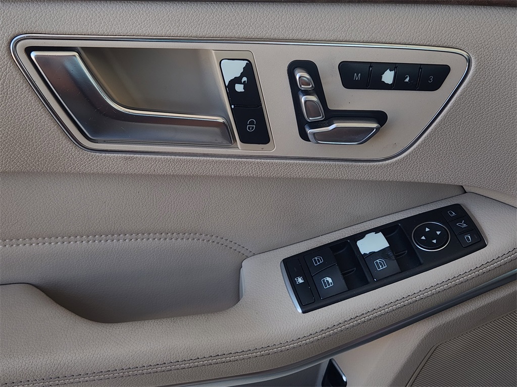 2015 Mercedes Benz E 250 BlueTEC photo 17
