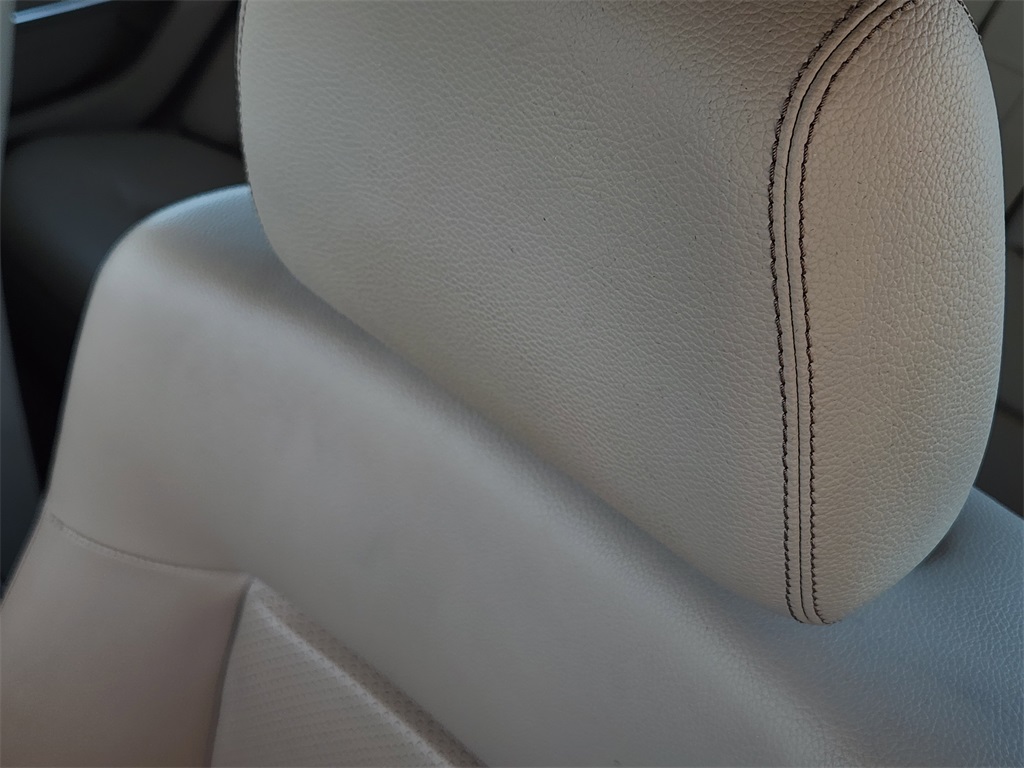 2015 Mercedes Benz E 250 BlueTEC photo 19