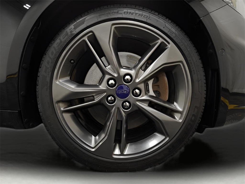 2017 Ford Fusion Sport photo 2