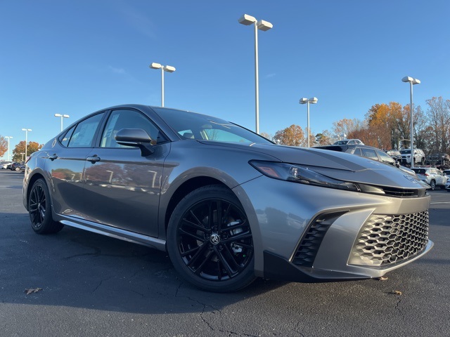 2026 Toyota Camry SE photo 3