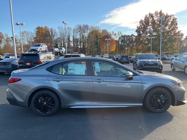 2026 Toyota Camry SE photo 4