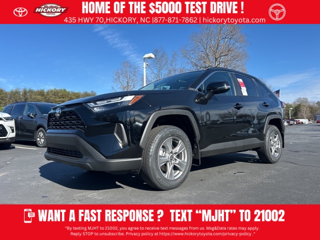 2025 Toyota RAV4 XLE's photo