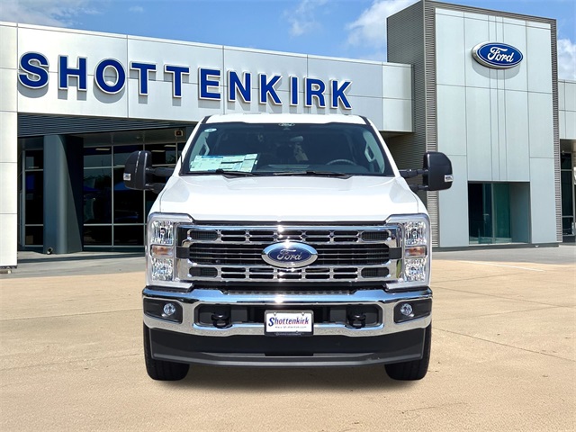 2025 Ford F-250 XLT photo 2