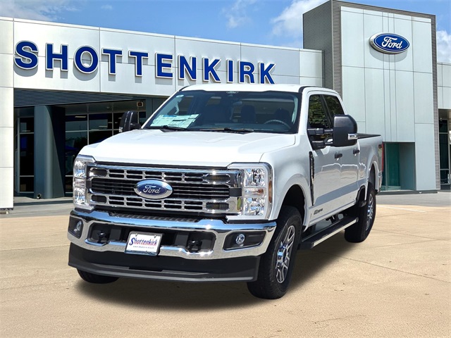 2025 Ford F-250 XLT photo 3