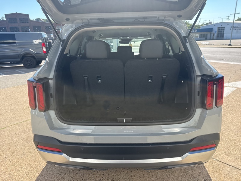 2025 Kia Sorento S photo 7