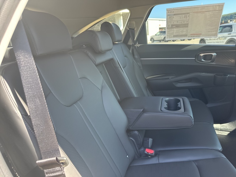2025 Kia Sorento S photo 11
