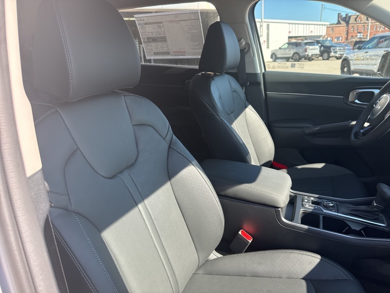 2025 Kia Sorento S photo 13