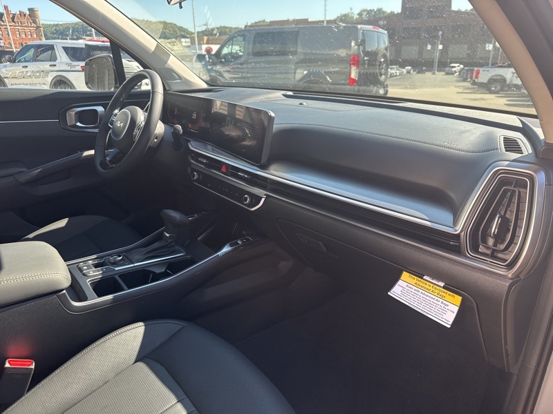 2025 Kia Sorento S photo 14