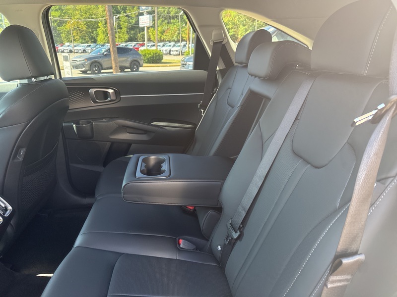 2025 Kia Sorento S photo 16
