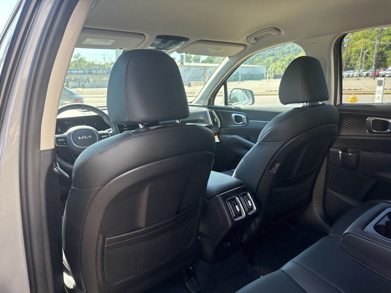 2025 Kia Sorento S photo 19
