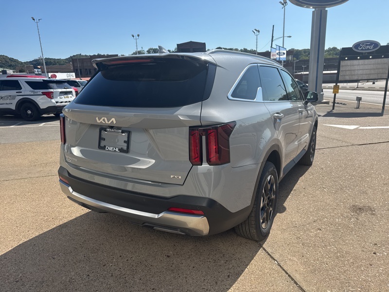 2025 Kia Sorento S photo 4