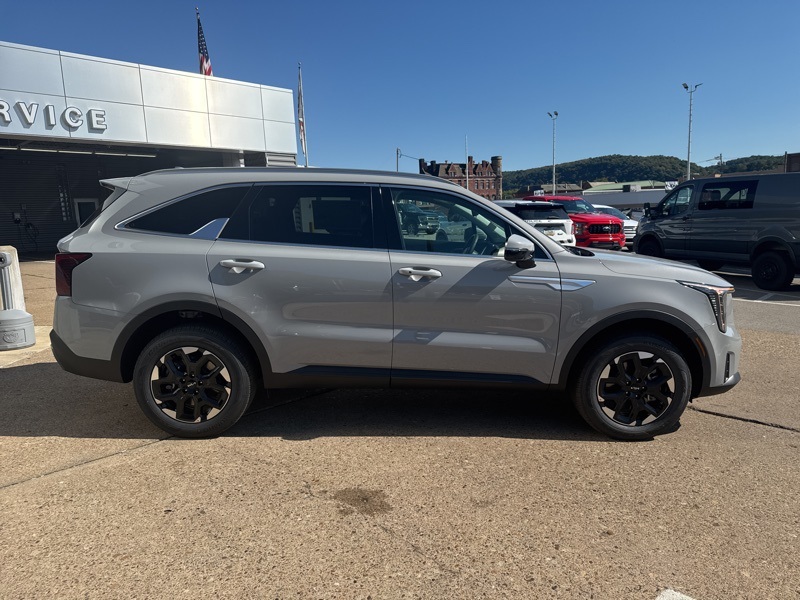 2025 Kia Sorento S photo 5
