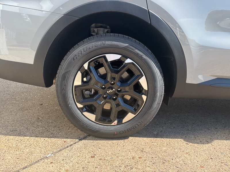 2025 Kia Sorento S photo 6