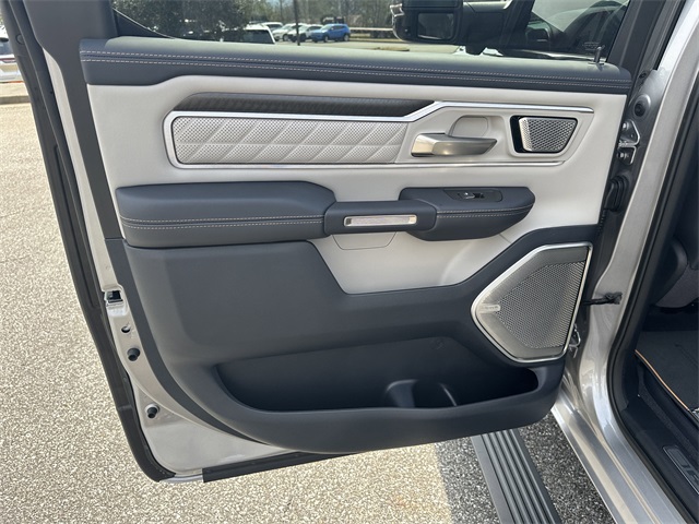 2025 Ram 1500 photo 21