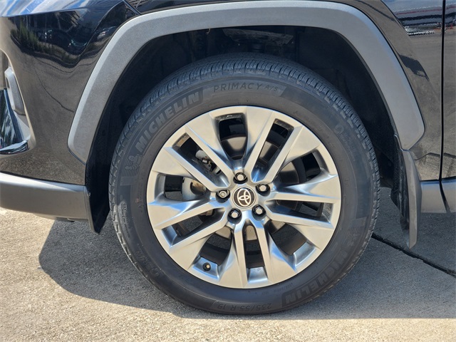 2022 Toyota RAV4 XLE Premium photo 9