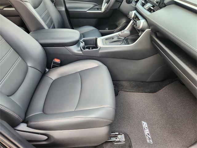 2022 Toyota RAV4 XLE Premium photo 11