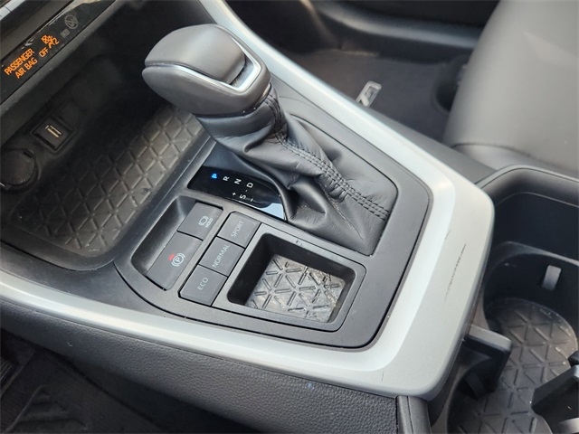 2022 Toyota RAV4 XLE Premium photo 16