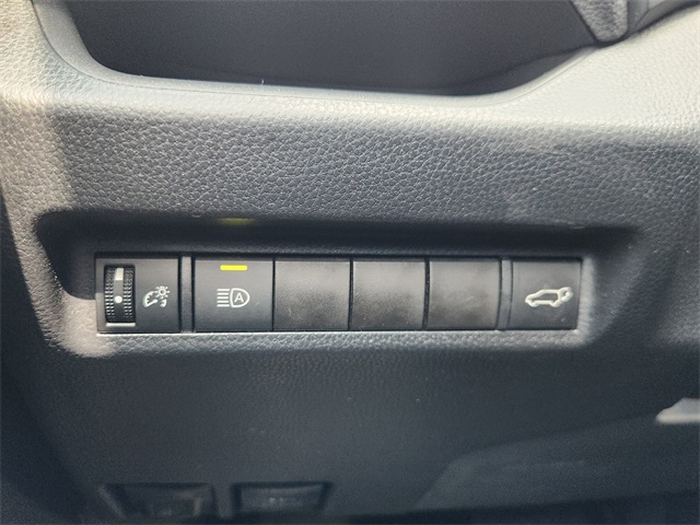 2022 Toyota RAV4 XLE Premium photo 18