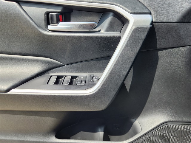 2022 Toyota RAV4 XLE Premium photo 19