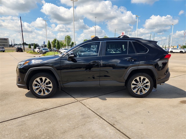 2022 Toyota RAV4 XLE Premium photo 3