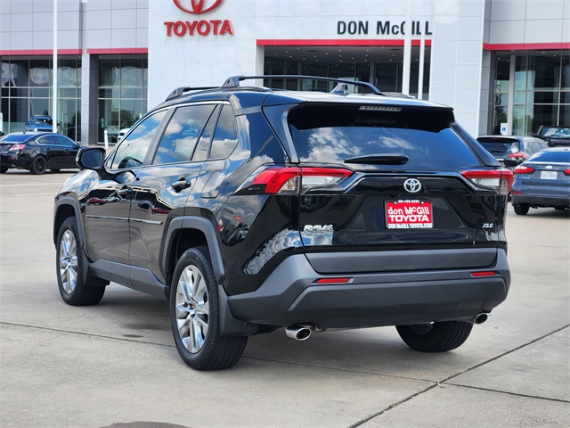 2022 Toyota RAV4 XLE Premium photo 4