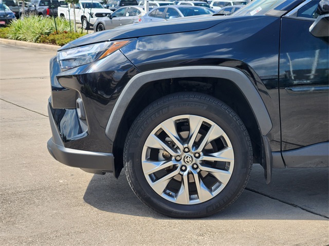 2022 Toyota RAV4 XLE Premium photo 7