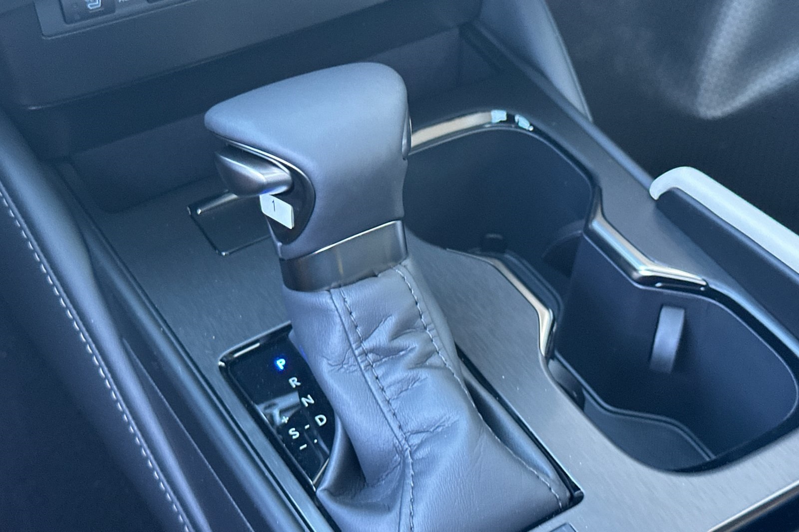 2025 Lexus ES 300h Luxury photo 16
