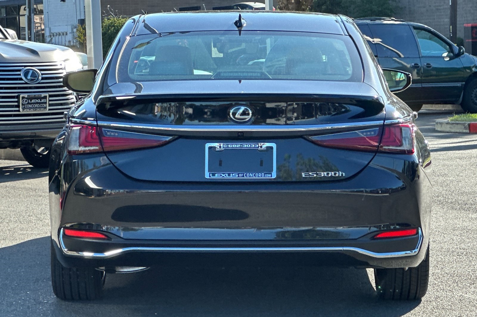 2025 Lexus ES 300h Luxury photo 4