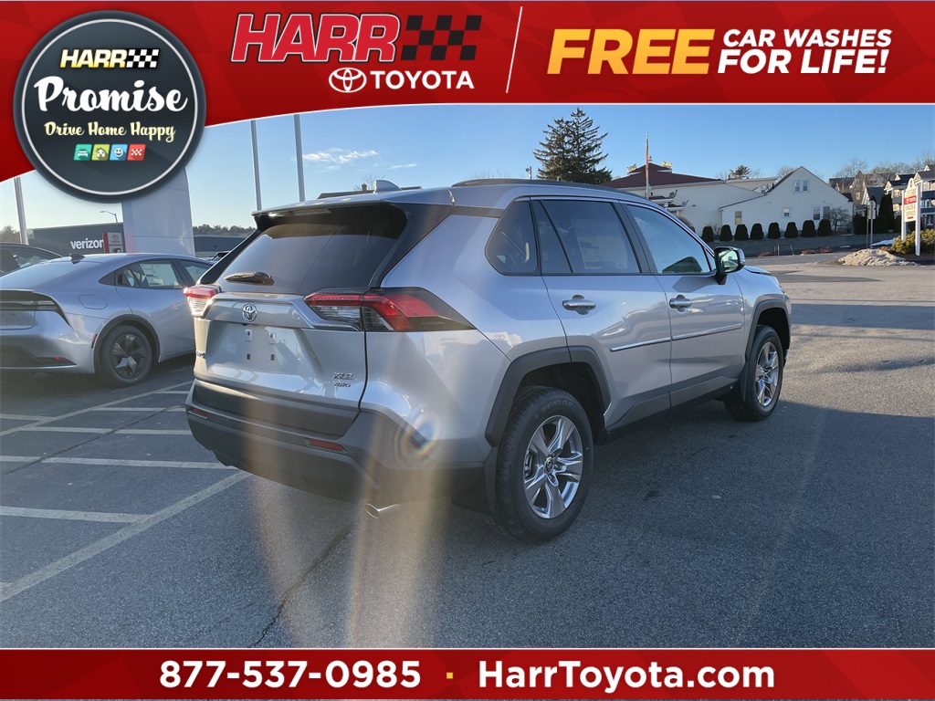 2025 Toyota RAV4 XLE's photo