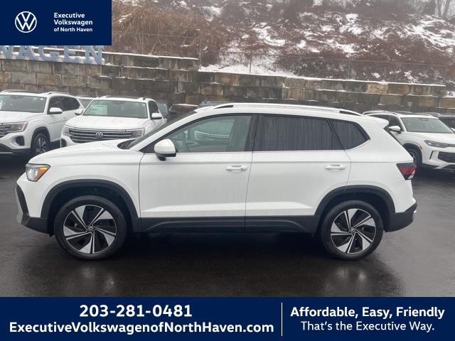 2025 Volkswagen Taos SE's photo